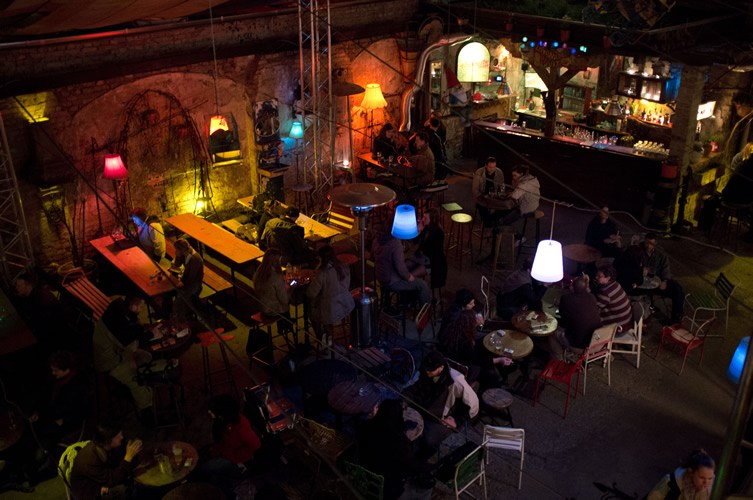 Budapest Szimpla Bar Budapest Bar