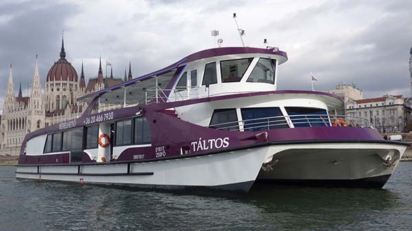 budapest-boat