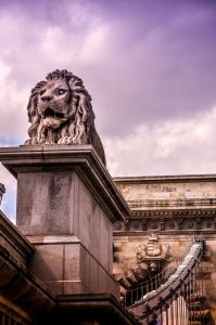 széchenyi chain bridge lions