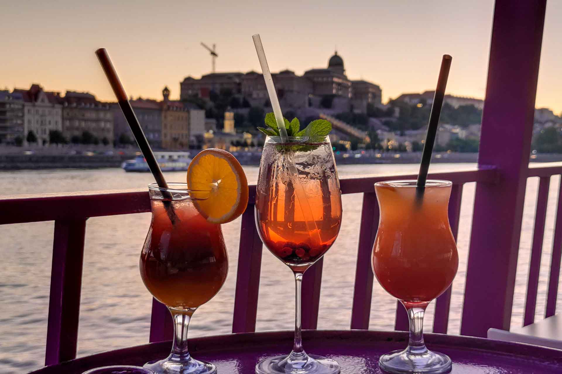 cruise-and-sunset-budapest