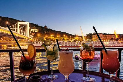 sunset-cruise-budapest-with-cocktail