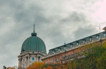castle-autumn buda castle autumn