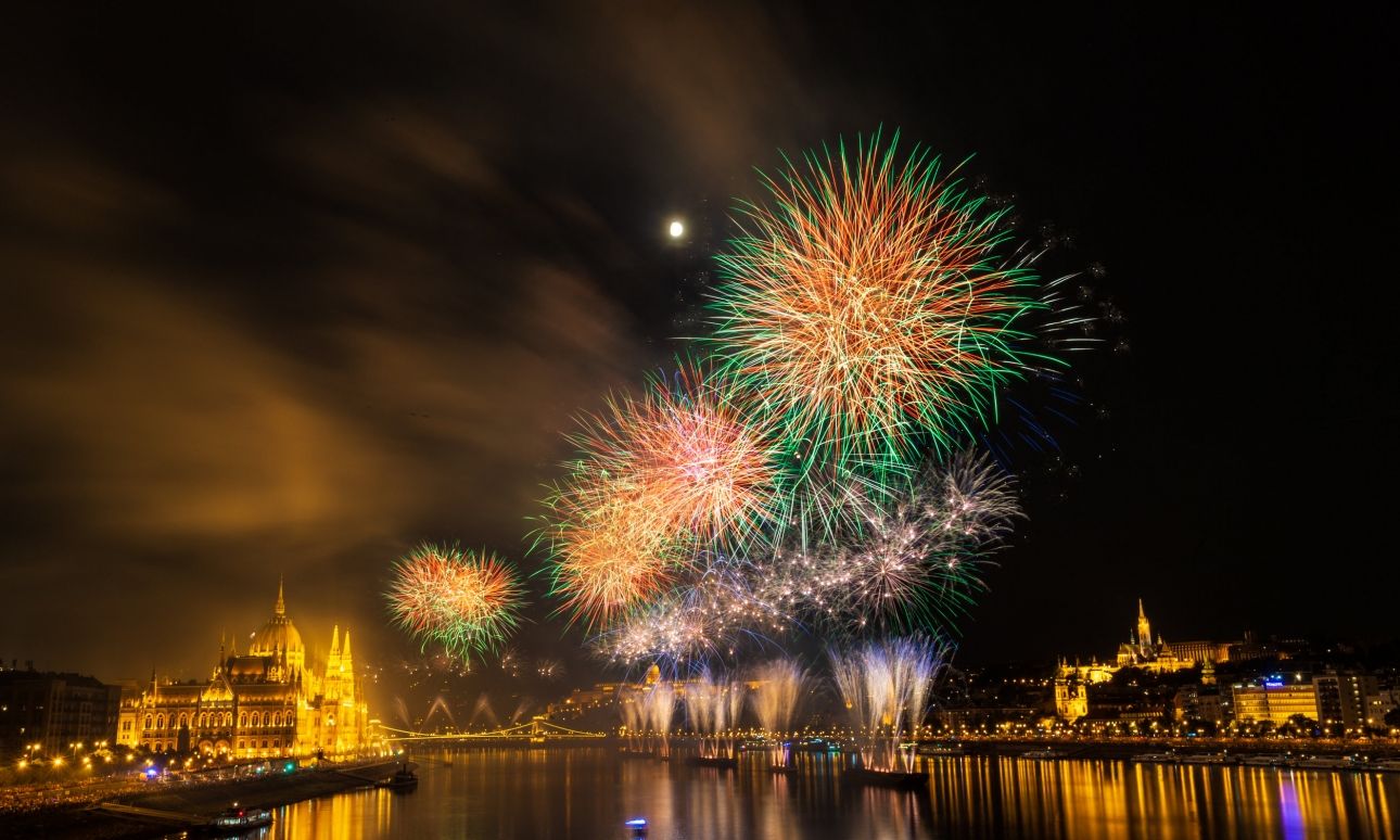Budapest_tuzijatek_123rf